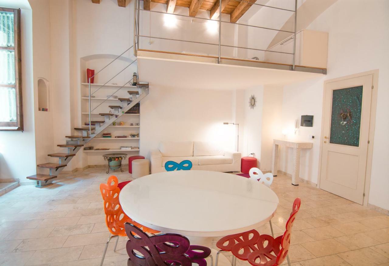 Modern Apartment In Historic Building Cagliari Exterior foto